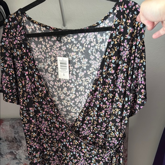 torrid Tops - Torrid Black Floral V-Neck Top, NWT